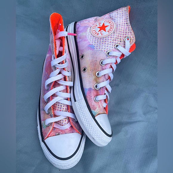 Converse Chuck Taylor All Star Hi ‘Digital Floral- Lava’ - 553296F - Picture 1 of 8